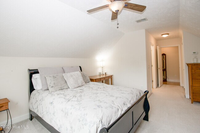 Building Photo - 5 Kemper Woods Ct