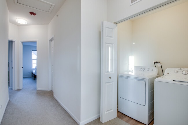 Building Photo - 4477 Monroe Ct