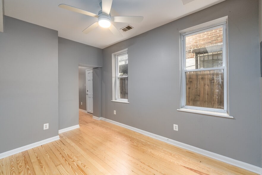 Building Photo - 926 S Hanover St