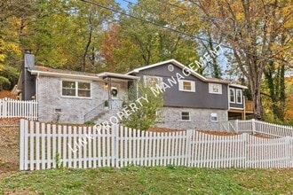 Building Photo - Sophisticated Tri-Level Home in Stuart Heights — Modern Comfort & Timeless Charming 4 bedroom 3 b...