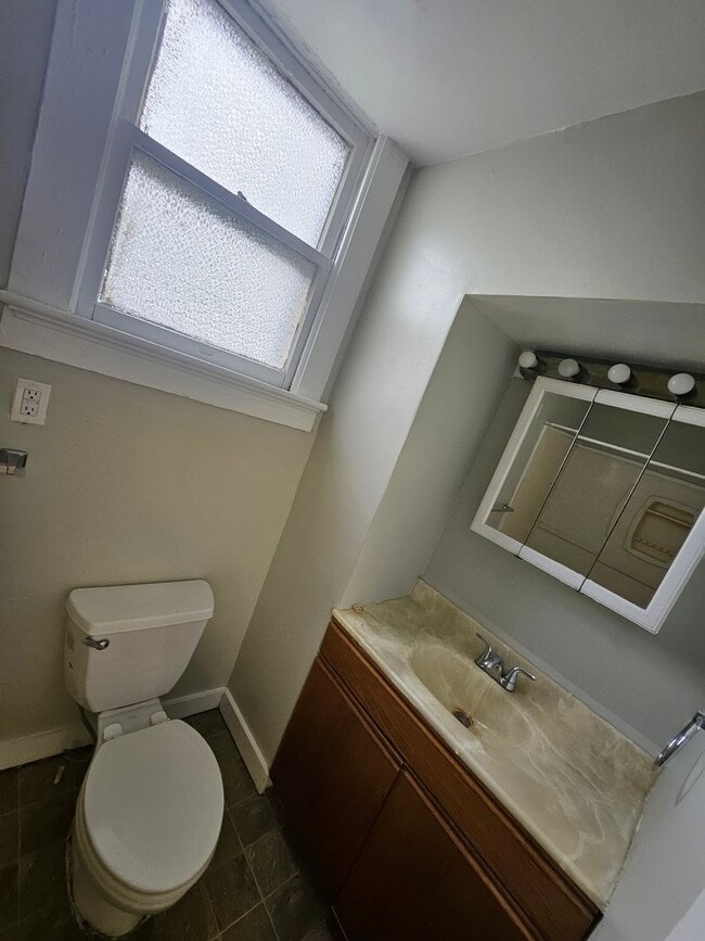 Building Photo - 4bed/2bath house