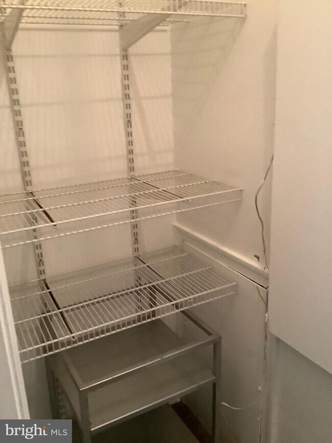 Building Photo - 12 Normandy Square Ct