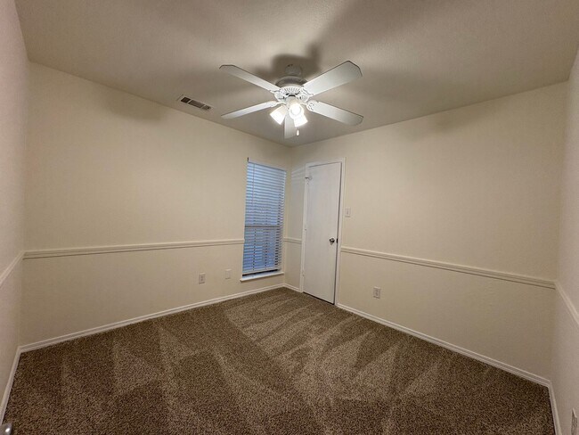 Building Photo - Charming 3-bed 2-bath Home Birdville ISD!