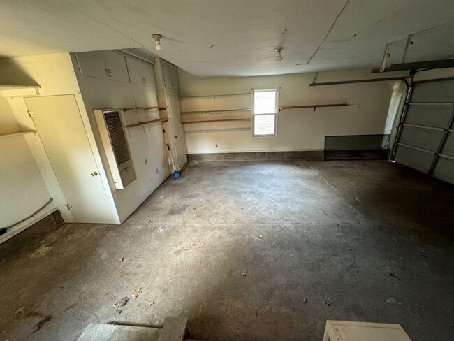 Building Photo - 3 bed 1bath in Norman! Easy to show and re...