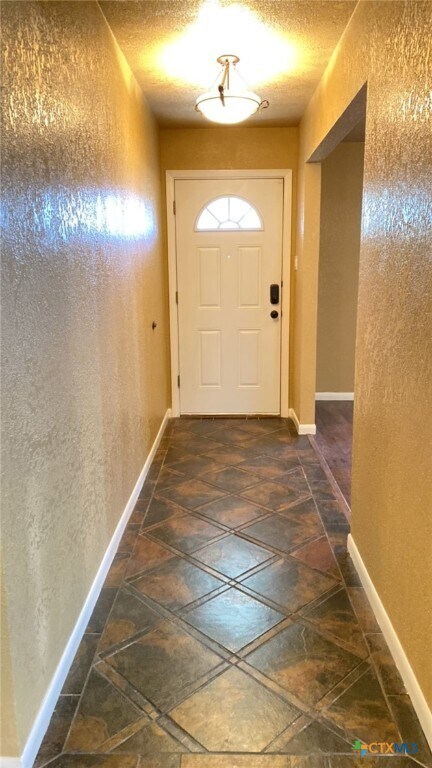 Building Photo - 1802 Sycamore Dr