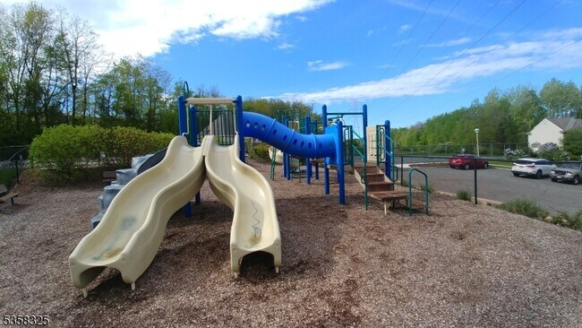 Building Photo - 95 Arrowgate Dr