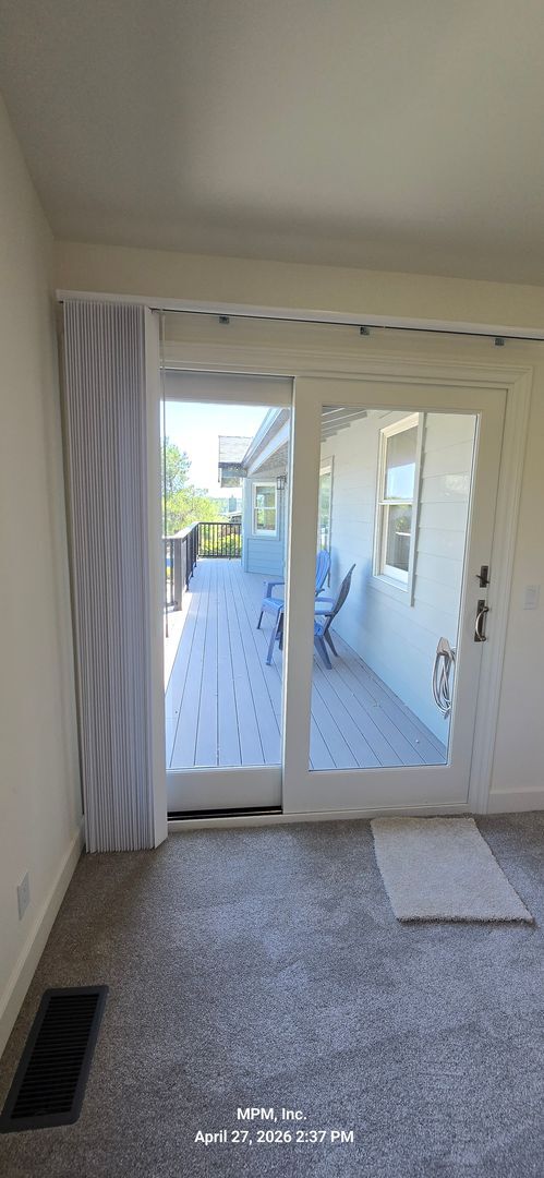 Building Photo - large custom home with peek a boo ocean views