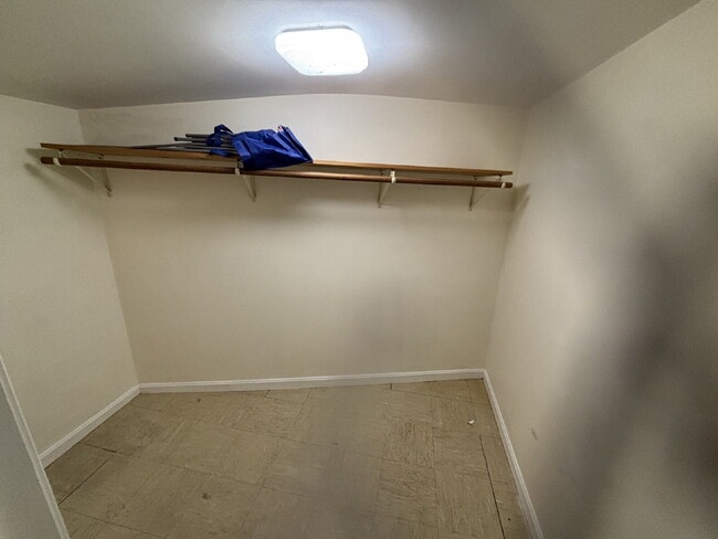 Building Photo - Charming Studio Loft Living with High Ceilings & Classic Hardwood Floors!