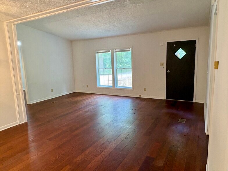 From kitchen into livingroom - 11677 US Highway 31