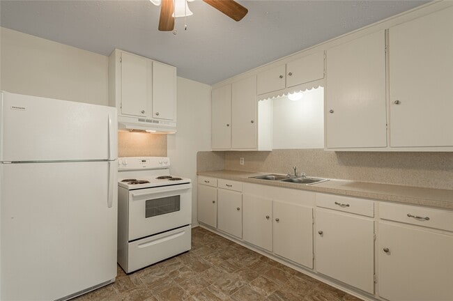 Building Photo - 2125 Avenue N