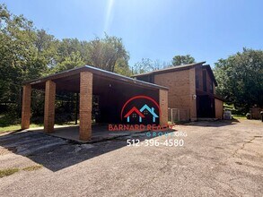 Building Photo - Available Now: 2 bed/1 bath duplex with car port