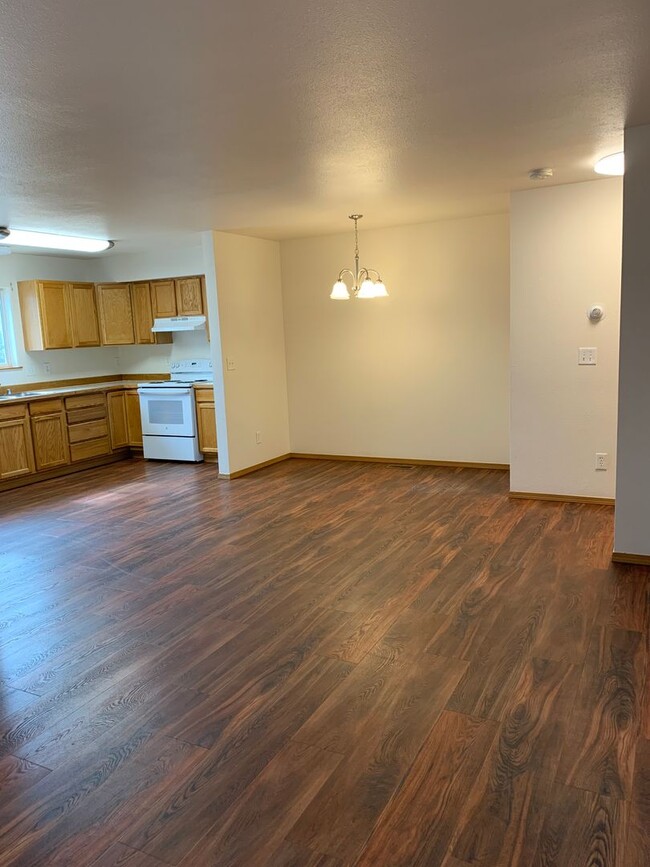 Building Photo - 3 Bdrm 1.5 Ba | Muldoon & Tudor area | AVA...