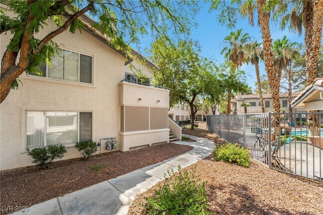 Building Photo - 3059 Key Largo Dr