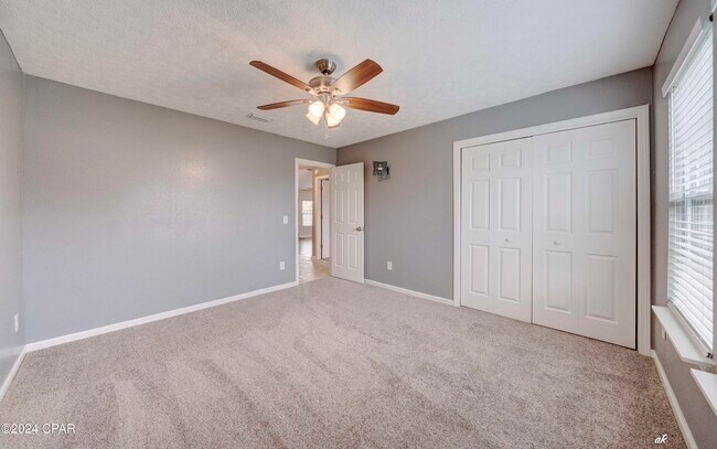 Building Photo - 305 S Star Ave