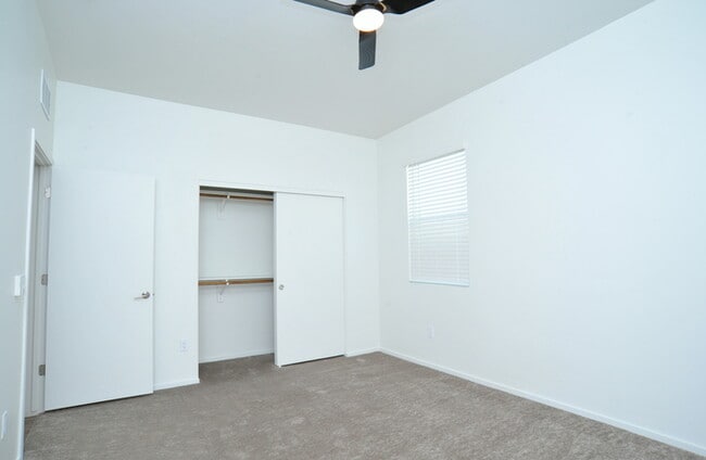 Building Photo - Modern Luxury in Central Tucson!