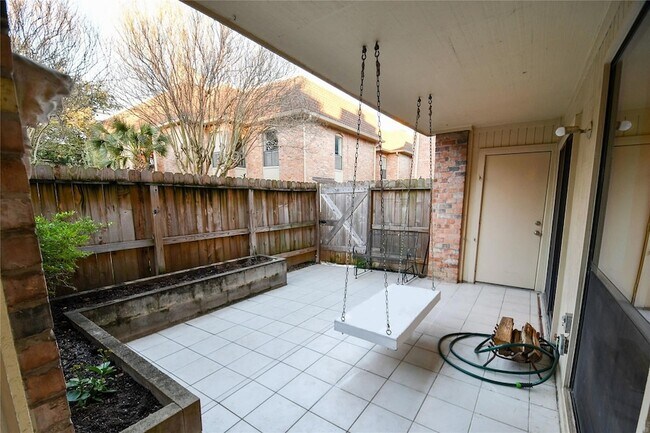 Building Photo - 1601 S Shepherd Dr