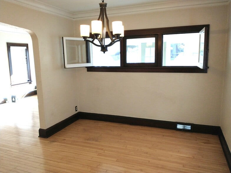 Building Photo - 1315 29th Ave NE