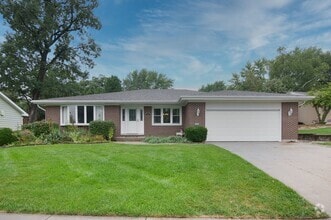 Building Photo - 5006 W Oakwood Dr