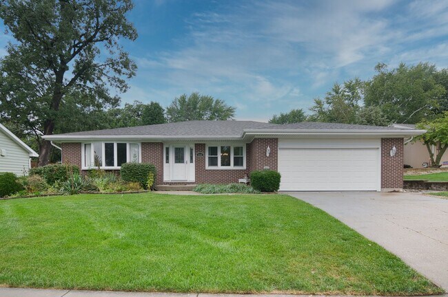 Primary Photo - 5006 W Oakwood Dr