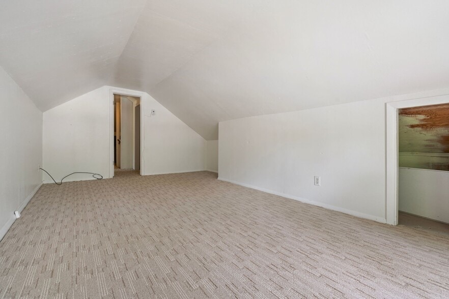 Building Photo - 412 Peterson St