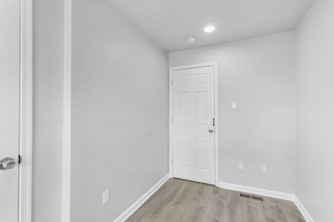 Building Photo - 69 Slocum St