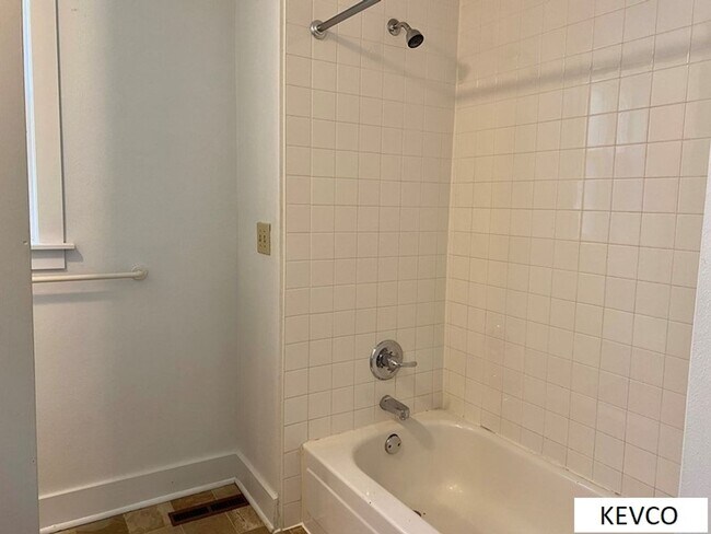 Building Photo - 411 Garfield St