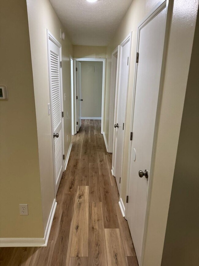 Building Photo - 102-4 Turtle Creek Road