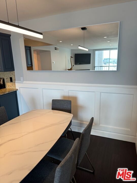 Building Photo - 8530 Holloway Dr