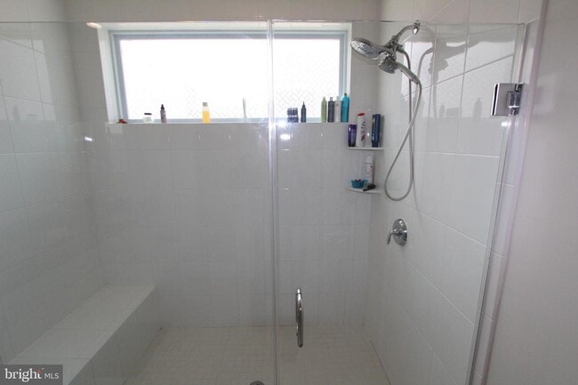 Building Photo - Stylish 1-car garage condo in the heart of...