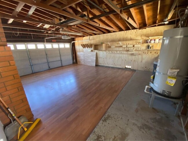 Building Photo - 6BR / 3BA Two-Story Home Near Vandenberg SFB + Washer/Dryer & Fenced Yard