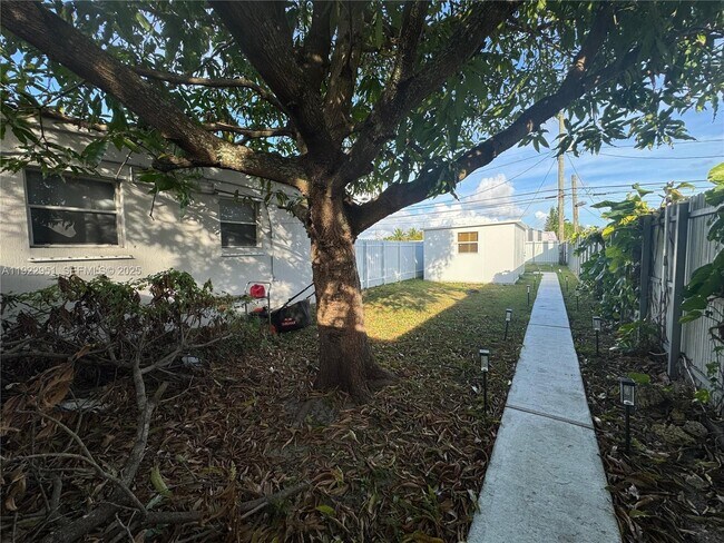 Building Photo - 4341 SW 99th Ct