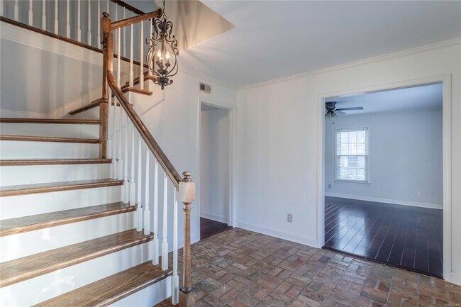 Building Photo - 149 Ledyard Dr