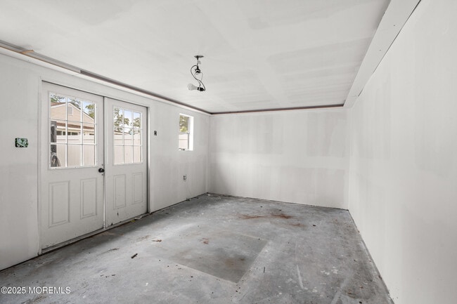 Building Photo - 611 Parkside Ave