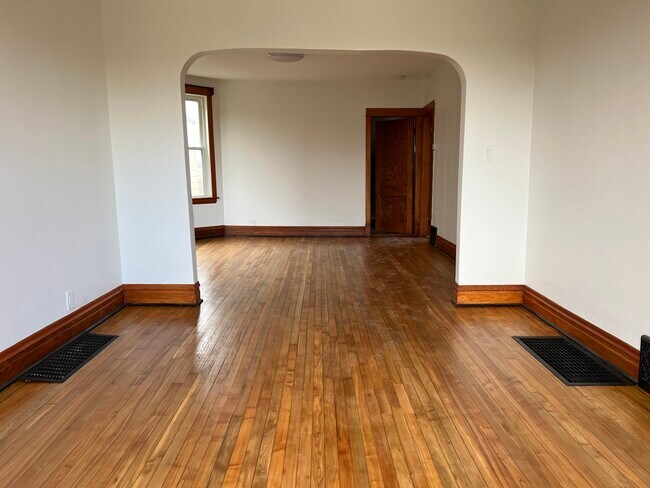 Building Photo - 888 N Sacramento Blvd