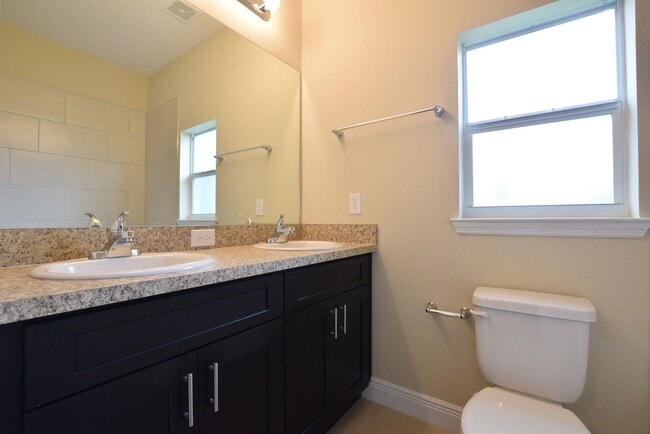 Building Photo - 517 Blackbird Ln