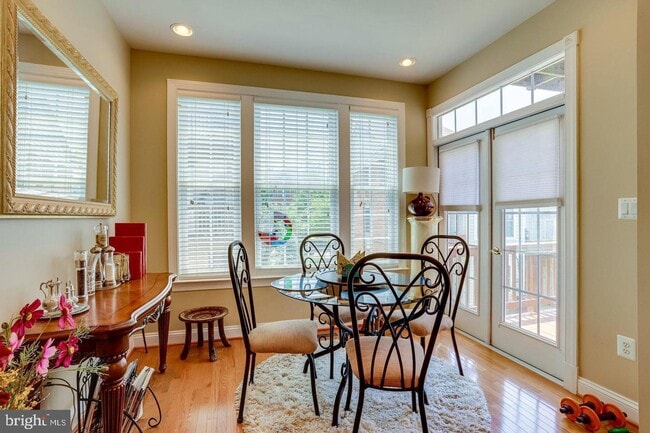 Building Photo - 47571 Royal Burnham Terrace