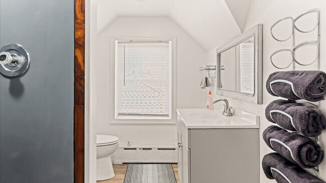 Building Photo - 27 S Oakland Ave