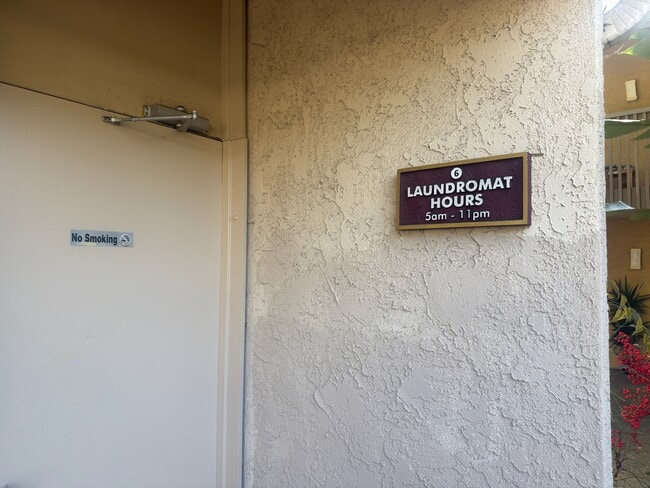 Building Photo - 8545 Villa La Jolla Dr