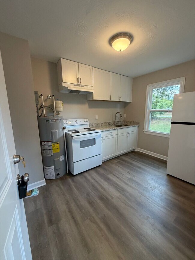 Building Photo - 524 Guill St