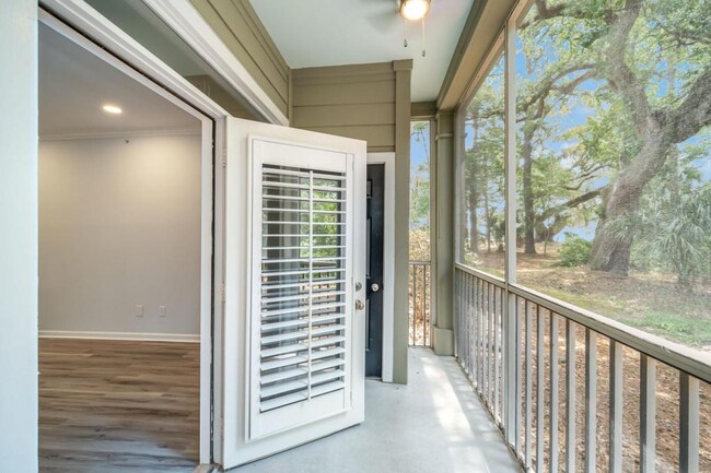 Building Photo - 130 River Landing Dr