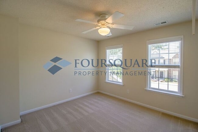 Building Photo - End Unit Townhome | First Floor Master Bed...