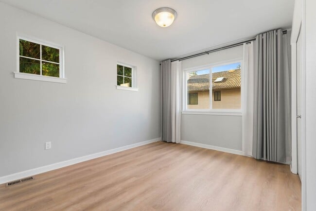 Building Photo - 11722 NE 112th St