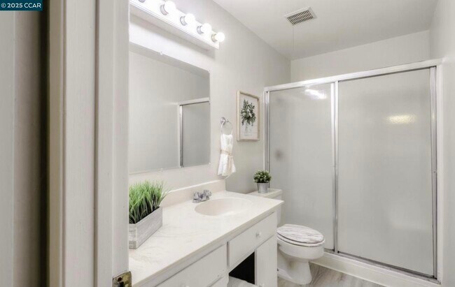 Building Photo - 1095 Mohr Ln