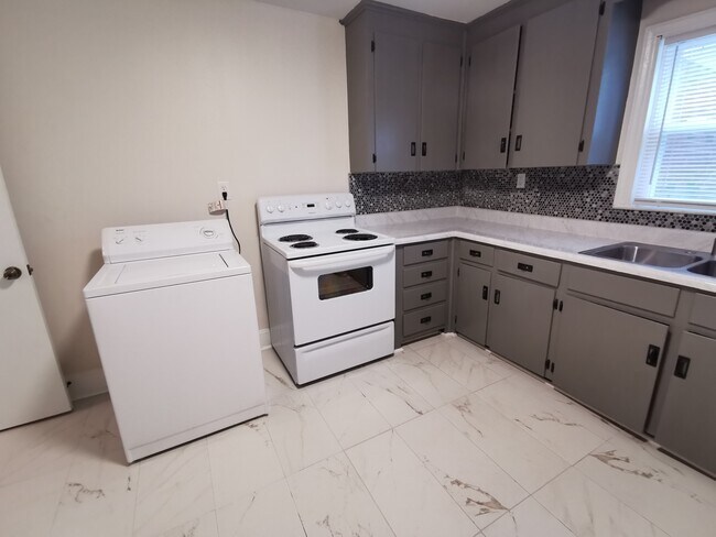 Washer - 514 Porter St