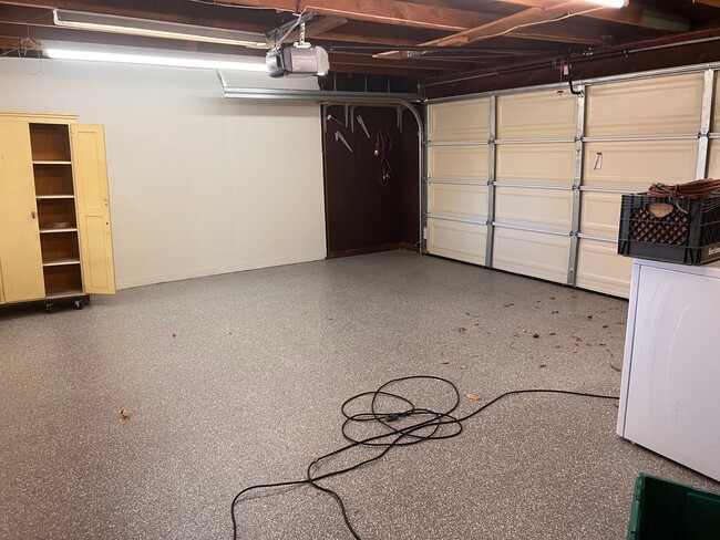 Building Photo - 5615 Oso Ave