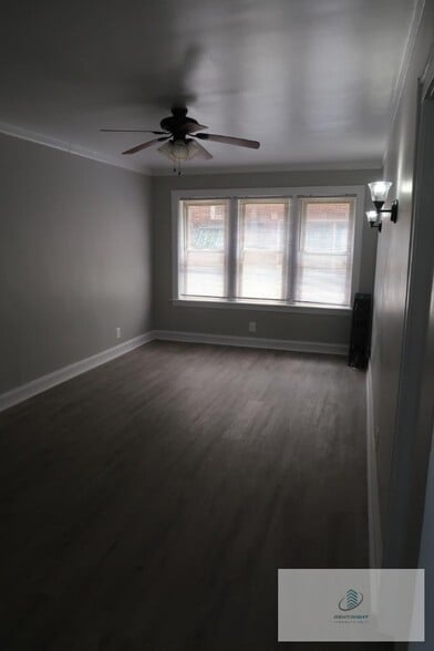 Building Photo - 5039 N Springfield Ave