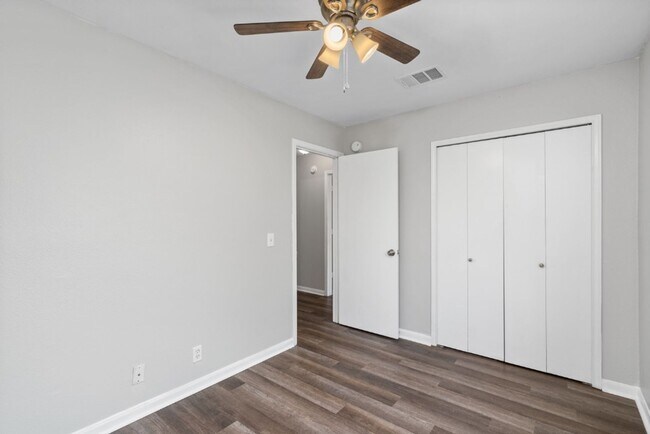 Building Photo - 3301 El Salido Pkwy