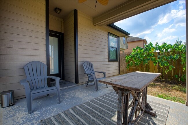 Building Photo - 711 Audra Ln