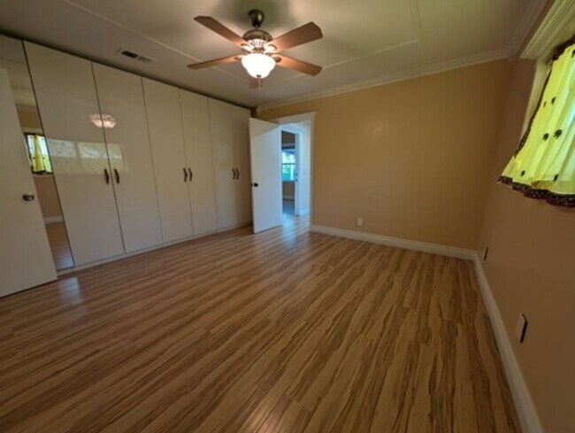 Building Photo - Coming soon! 3 bed, 2 Bath in centrally located community of Redlands