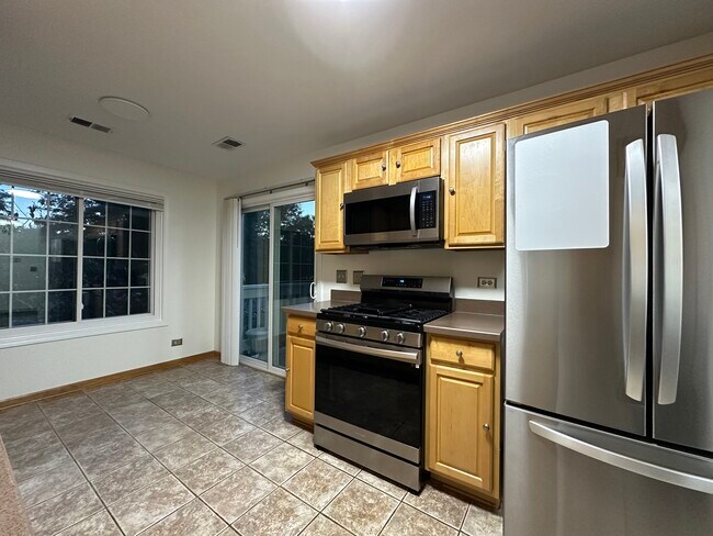 Building Photo - 216 Charleston Ct